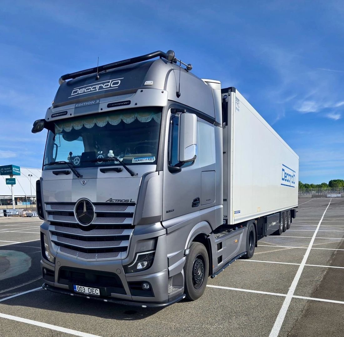 Silver Decardo tractor unit with a refrigerated semi-trailer in a car park