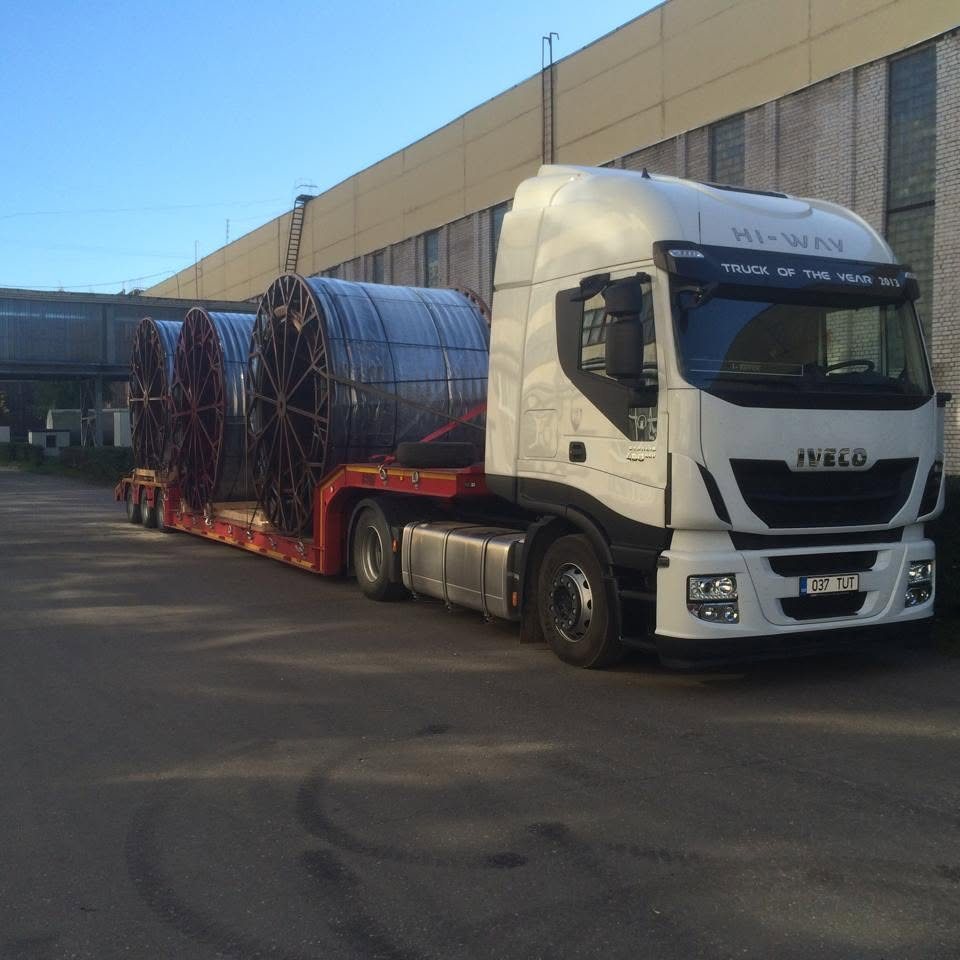 Decardo Iveco with cable drums on a low-loader trailer