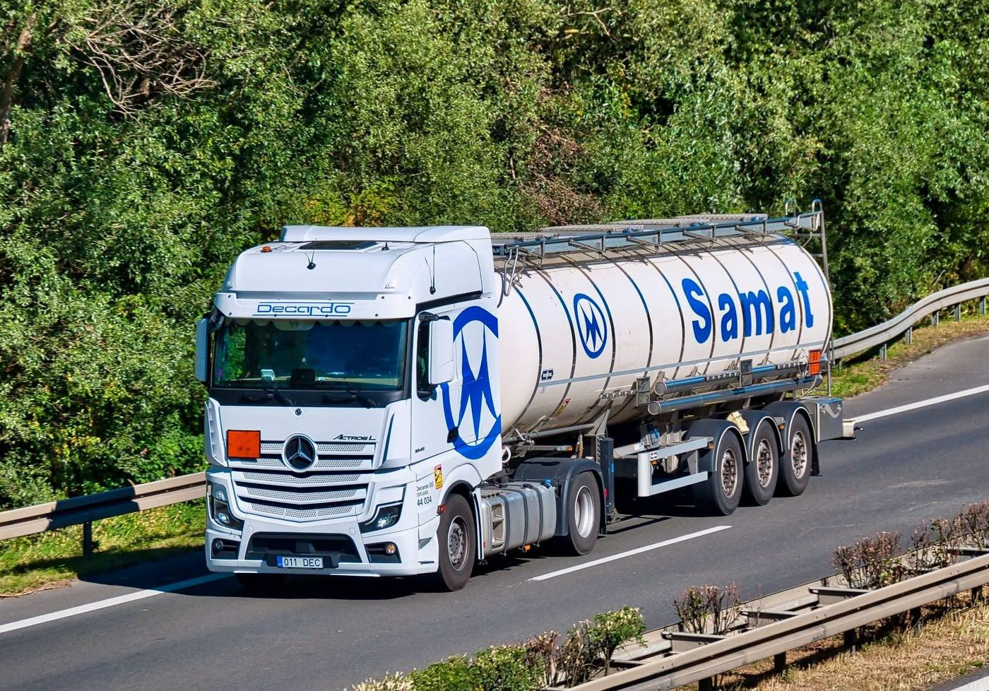 Decardo tractor unit with a tank trailer on the road